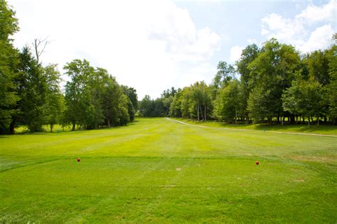 18-hole-course-at-apple-hill-golf-club