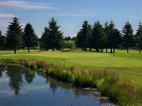 9-hole-course-at-river-bend-golf-club