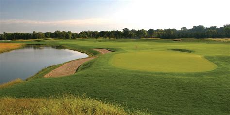 9-hole-executive-course-at-plum-creek-golf-course