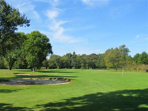 barn-range-course-at-old-orchard-golf-club