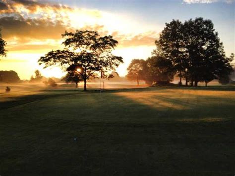 blue-white-course-at-hickory-knoll-golf-course