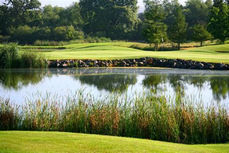 blue-white-course-at-lake-windsor-golf-club