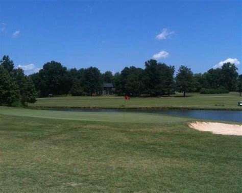 cedars-willows-course-at-carolina-springs-family-golf-center