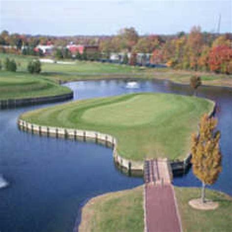 dogwood-holly-course-at-island-green-country-club