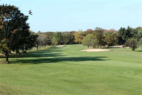 dogwood-oak-tree-course-at-middle-island-country-club