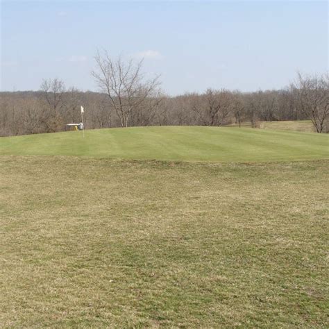 east-18-course-at-laurel-greens-public-golfers-club