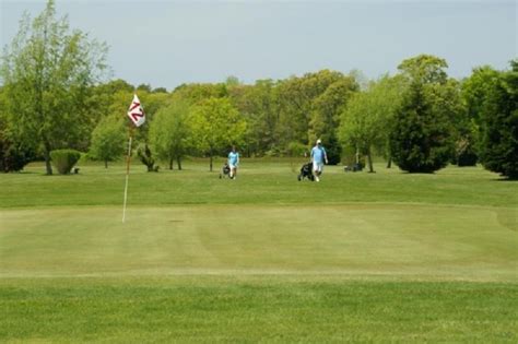 east-west-course-at-midway-par-3