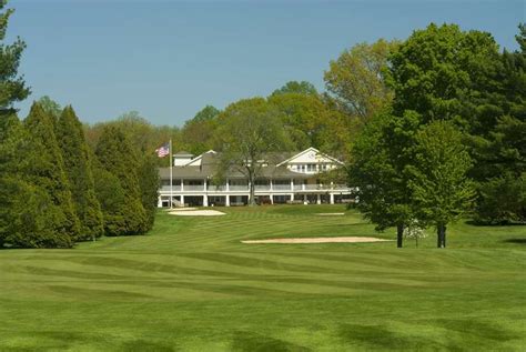 eighteen-course-at-race-brook-country-club