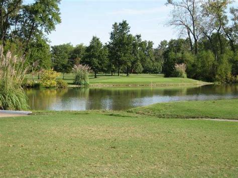 eighteen-course-at-riverside-golf-club