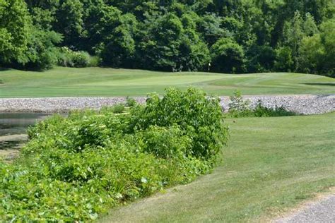 eighteen-hole-course-at-eagle-springs-golf-course