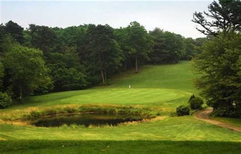 eighteen-hole-course-at-falmouth-country-club