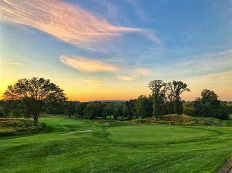 eighteen-hole-course-at-galloping-hill-golf-course