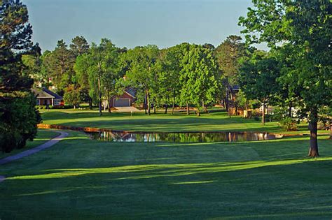 eighteen-hole-course-at-holiday-island-country-club