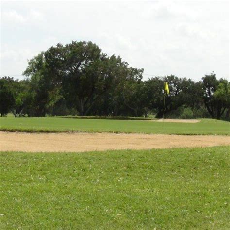 eighteen-hole-course-at-lake-waco-country-club