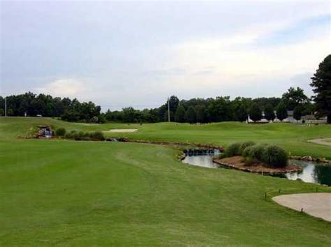 eighteen-hole-course-at-links-golf-club