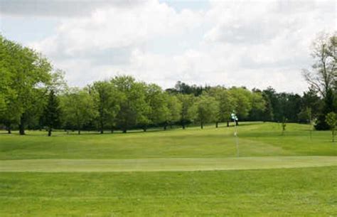 eighteen-hole-course-at-orchard-hills-golf-club