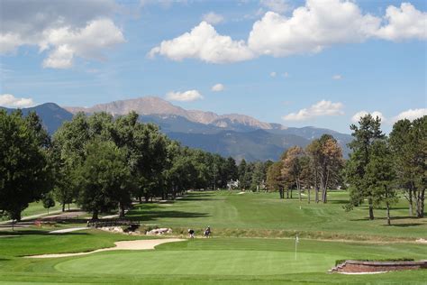 eighteen-hole-course-at-patty-jewett-golf-club