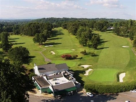 eighteen-hole-course-at-quaker-meadows-golf-club