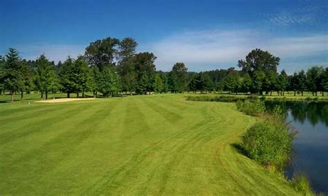 eighteen-hole-course-at-riverbend-golf-complex