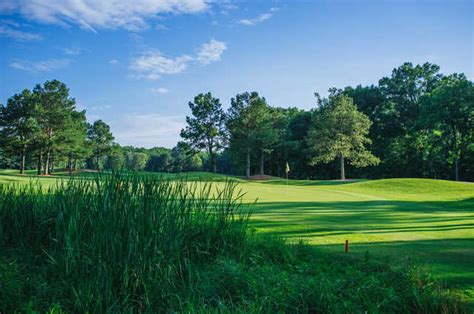 eighteen-hole-course-at-riverpines-golf-course