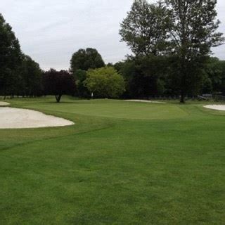 eighteen-hole-course-at-rolling-green-country-club