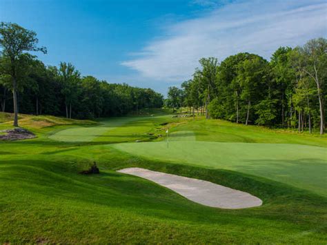 eighteen-hole-course-at-sleepy-hollow-country-club