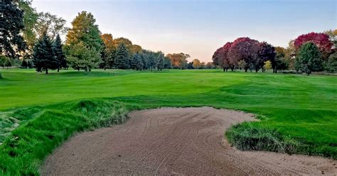 eighteen-hole-course-at-sportsmans-country-club