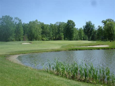 eighteen-hole-course-at-spuyten-duyval-golf-club