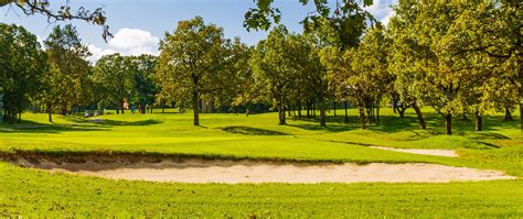 executive-course-at-bunker-hills-golf-course