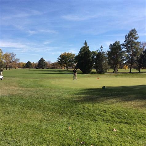 executive-course-at-elmwood-golf-course