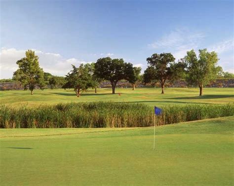 executive-course-at-lake-park-golf-course