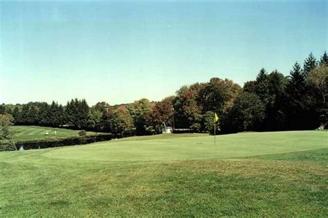 front-nine-course-at-country-view-golf-course