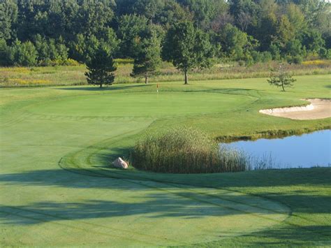 gold-red-course-at-riverview-highlands-golf-course