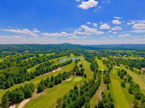 green-course-at-tunxis-plantation-country-club