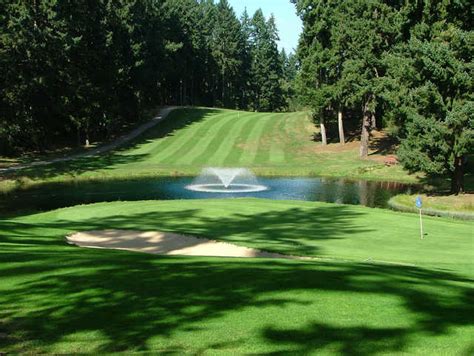 green-red-course-at-fort-lewis-golf-course