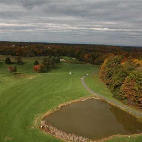 island-green-longest-hole-course-at-meadows-farms-golf-course