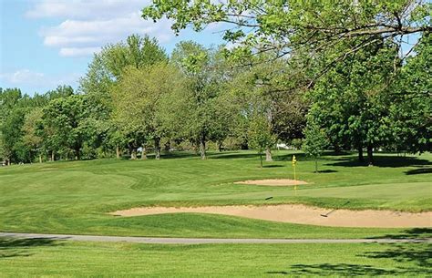 lake-in-the-woods-golf-course