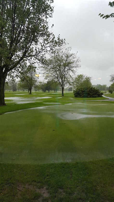 leaning-tree-golf-club