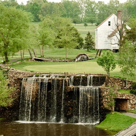 longest-hole-waterfall-course-at-meadows-farms-golf-course