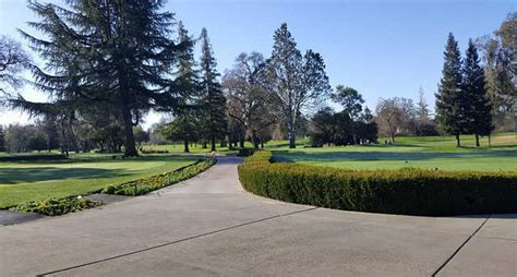 middle-lake-course-at-woodbridge-golf-country-club