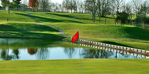 nine-hole-course-at-bright-leaf-golf-resort