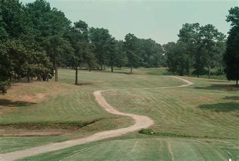 nine-hole-course-at-indian-oaks-golf-course