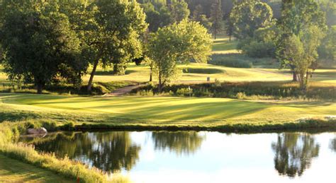 nine-hole-course-at-patty-jewett-golf-club