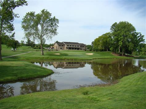 nine-hole-course-at-sleepy-hollow-country-club