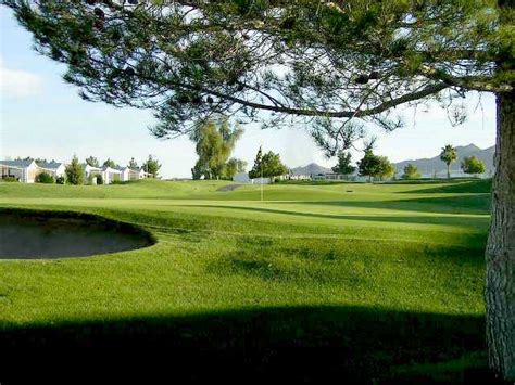 nine-hole-executive-course-at-viewpoint-golf-resort