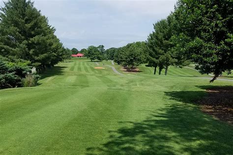 north-south-course-at-pine-oaks-golf-course