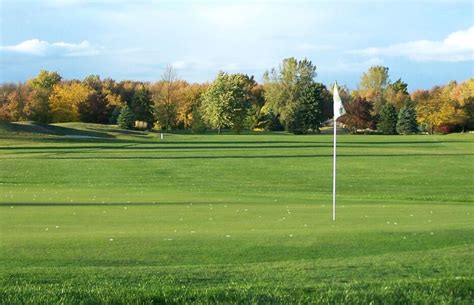 north-west-course-at-maple-leaf-golf-course