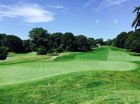 oyster-bay-town-golf-course-clubhouse