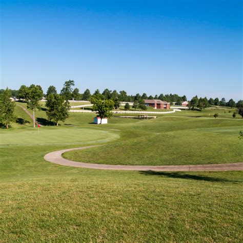 par-3-course-at-bright-leaf-golf-resort