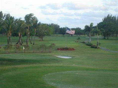 par-3-course-at-hollybrook-golf-tennis-club